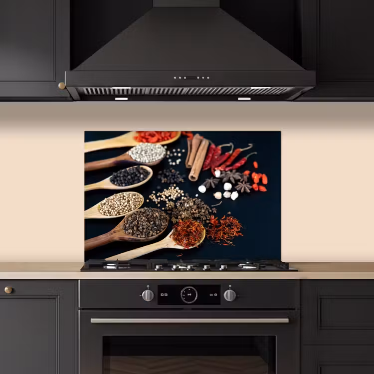 Spatscherm keuken - Specerijen Symfonie — 2