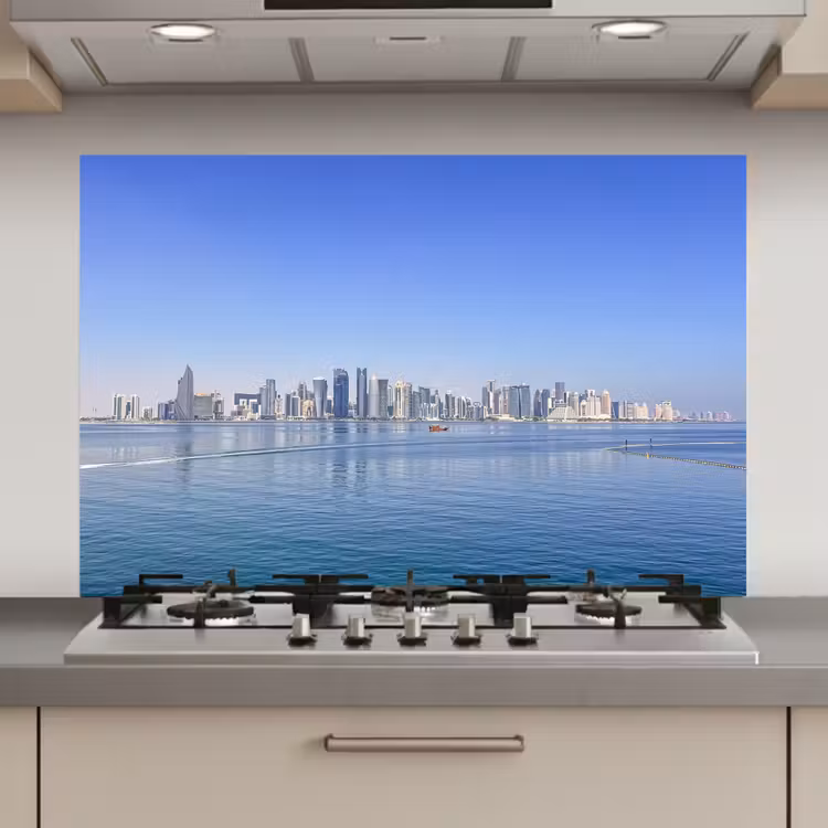 Spatscherm keuken - Skyline - Blauw - Zee - Gebouwen - Stad — 1