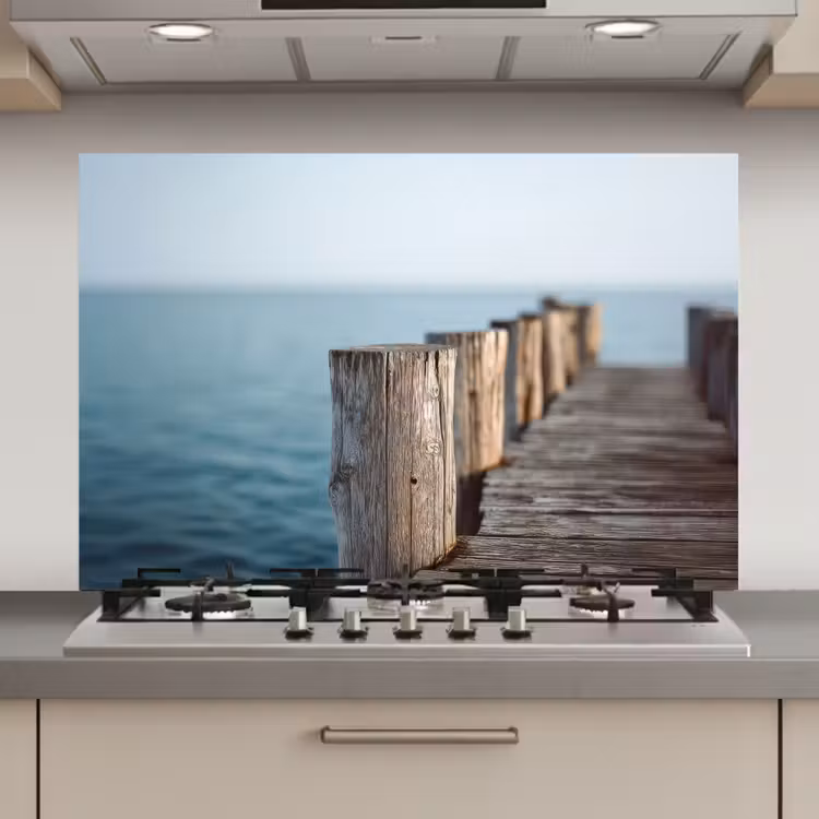 Spatscherm keuken - Houten steiger - Helderblauwe lucht — 1