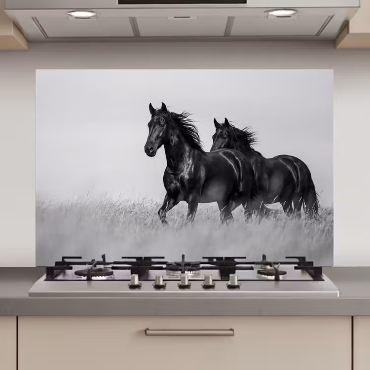 Spatscherm keuken - Paarden - Gras - Zwart - Wit — 1