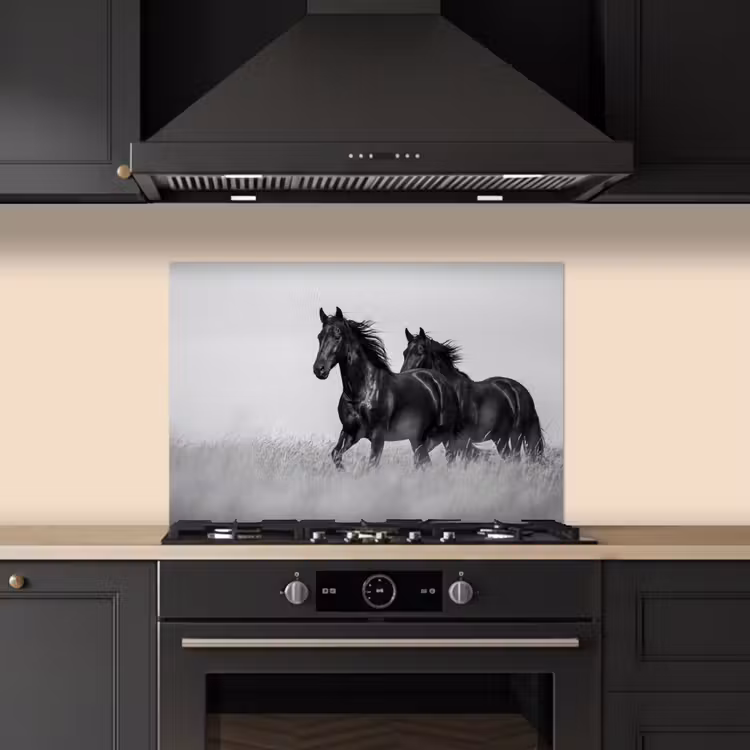 Spatscherm keuken - Paarden - Gras - Zwart - Wit — 2