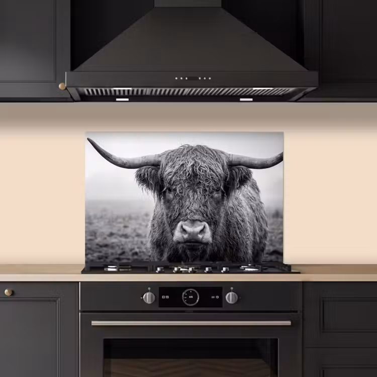 Spatscherm keuken - Schotse hooglander - Zwart - Wit - Gras — 2
