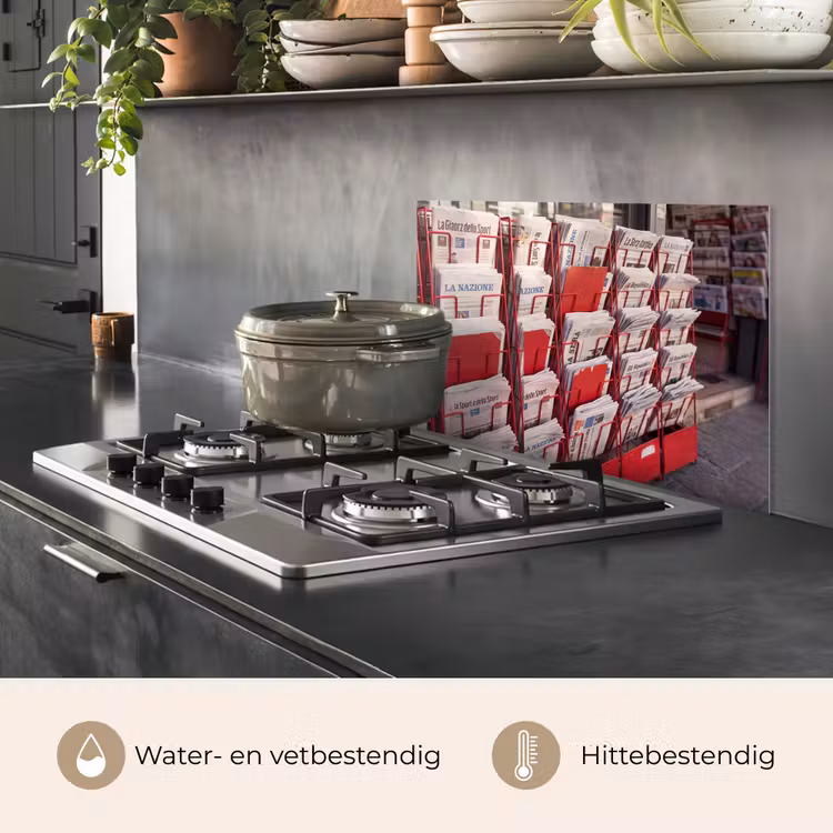 Spatscherm keuken - Kranten - Rek - Stedelijk - Dagelijks leven - Rood — 7
