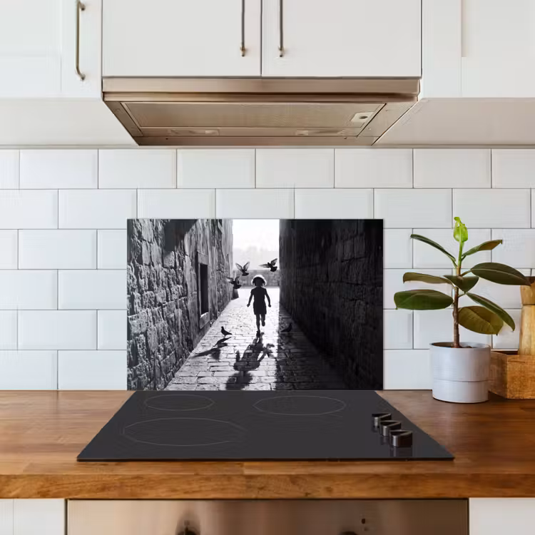 Spatscherm keuken - Kind - Vogel - Straat - Zwart-wit - Spelen — 6
