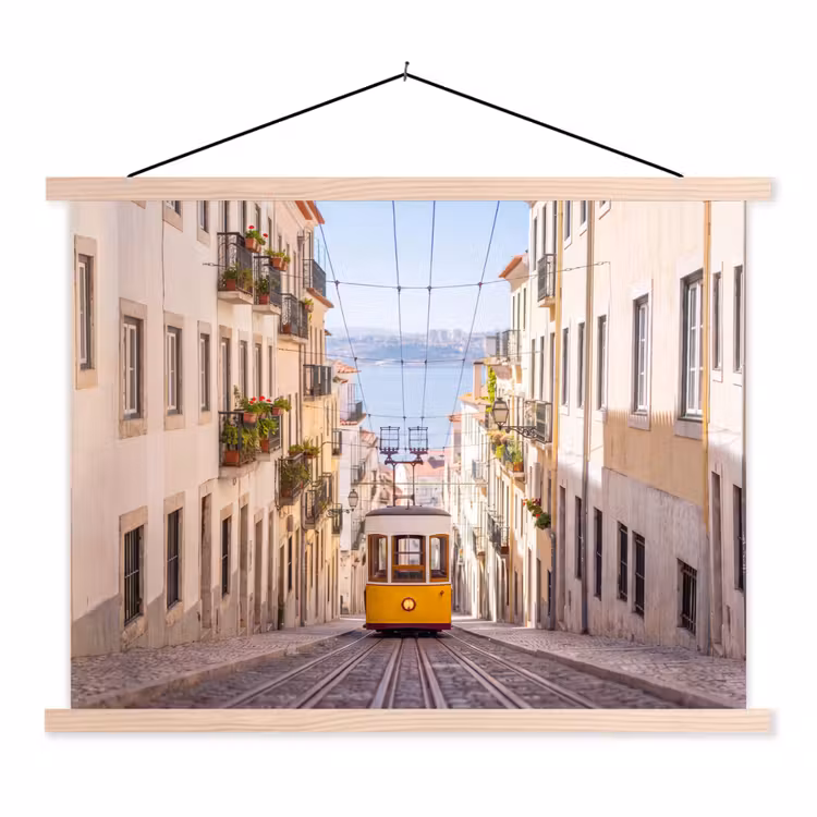 Schoolplaat - Tram - Straat - Stad - Architectuur - Geel — 1
