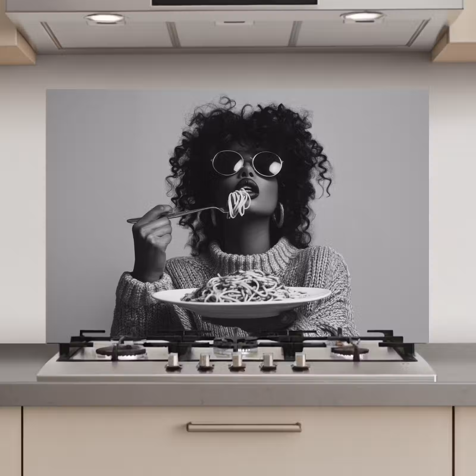 Spatscherm keuken - Vrouw - Pasta - Zwart - Wit — 1