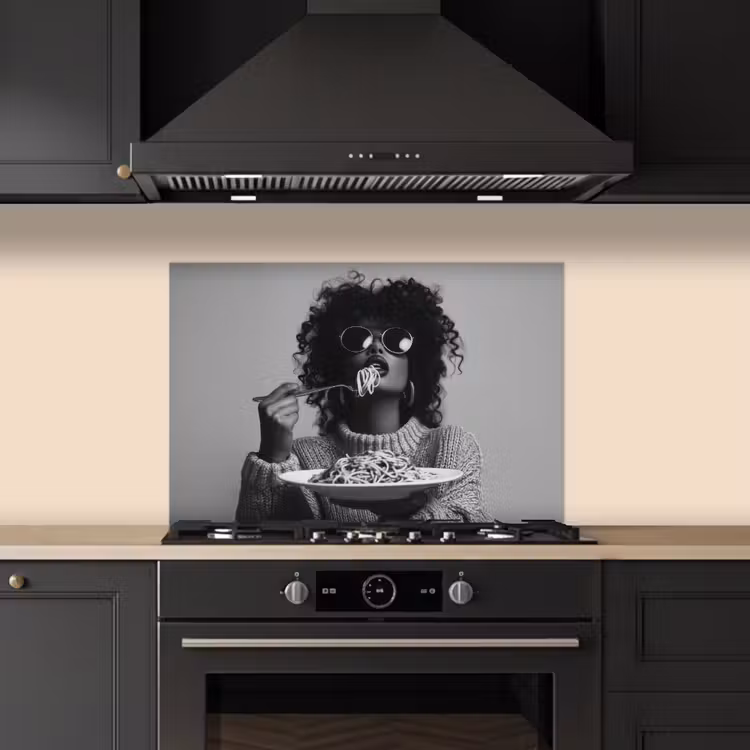 Spatscherm keuken - Vrouw - Pasta - Zwart - Wit — 2