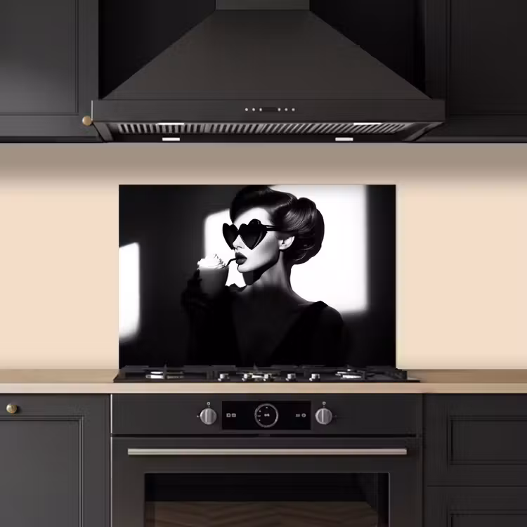 Spatscherm keuken - Vrouw - Zwart - Hart — 2
