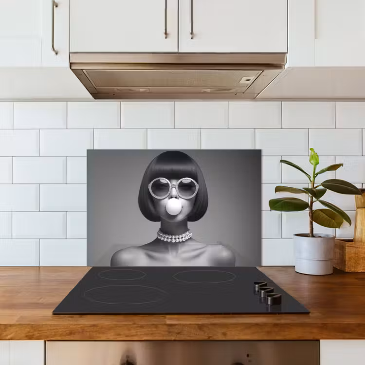 Spatscherm keuken - Vrouw - Zwart Wit - Ketting - Zonnebril — 6
