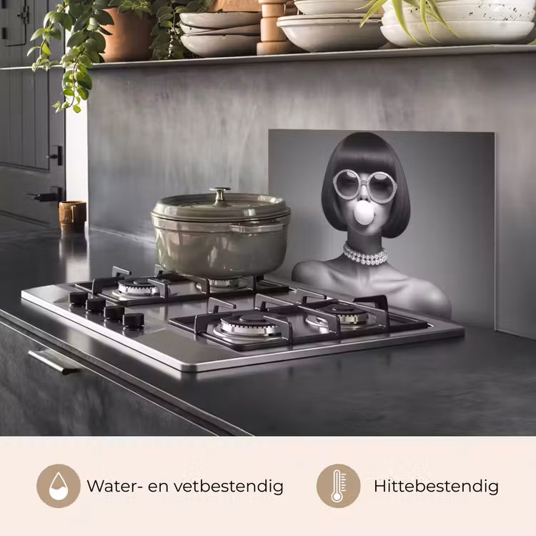 Spatscherm keuken - Vrouw - Zwart Wit - Ketting - Zonnebril — 7