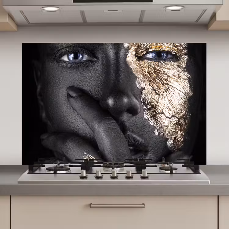 Spatscherm keuken - Vrouw - Goud - Zwart - Schmink - Luxe — 1