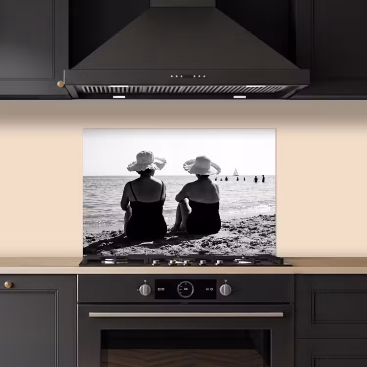 Spatscherm keuken - Vrouwen - Zonnehoed - Strand - Zwart - Wit — 2