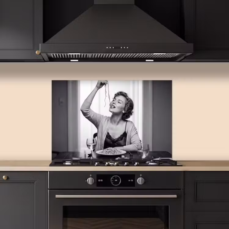 Spatscherm keuken - Vrouw - Spaghetti - Zwart - Wit — 2
