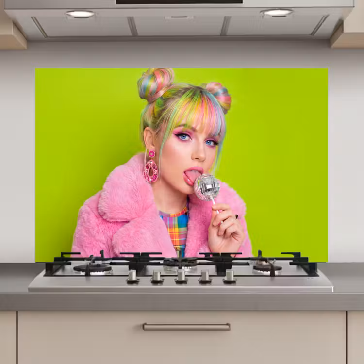 Spatscherm keuken - Vrouw - Kleurrijk haar - Pop art - Modern - Levendig — 1