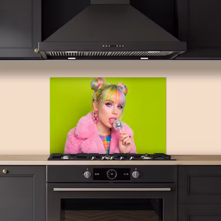 Spatscherm keuken - Vrouw - Kleurrijk haar - Pop art - Modern - Levendig — 2