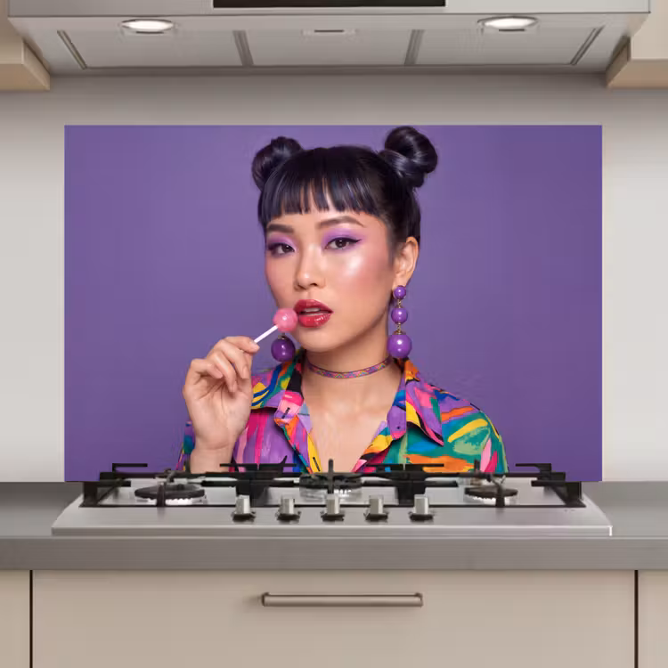 Spatscherm keuken - Vrouw - Portret - Make-up - Paars - Levendig — 1