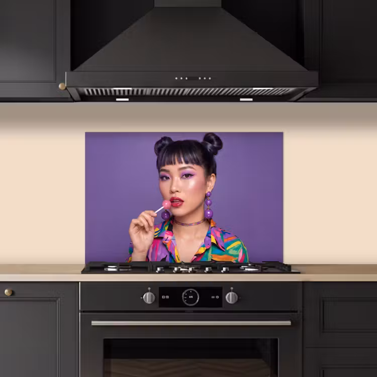 Spatscherm keuken - Vrouw - Portret - Make-up - Paars - Levendig — 2