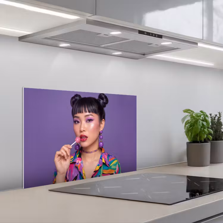 Spatscherm keuken - Vrouw - Portret - Make-up - Paars - Levendig — 5