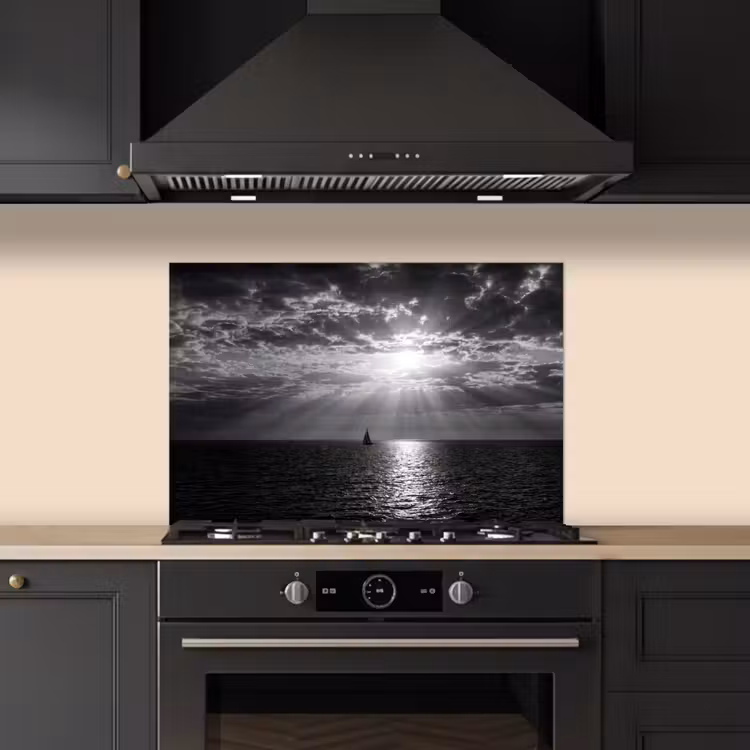 Spatscherm keuken - Water - Boot - Lucht - Natuur - Zwart-wit — 2