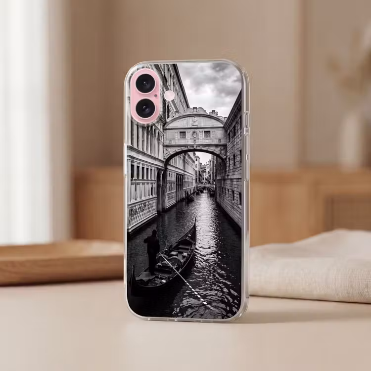 Telefoonhoesje - Boot - Waterweg - Stad - Zwart-wit - Architectuur — 3