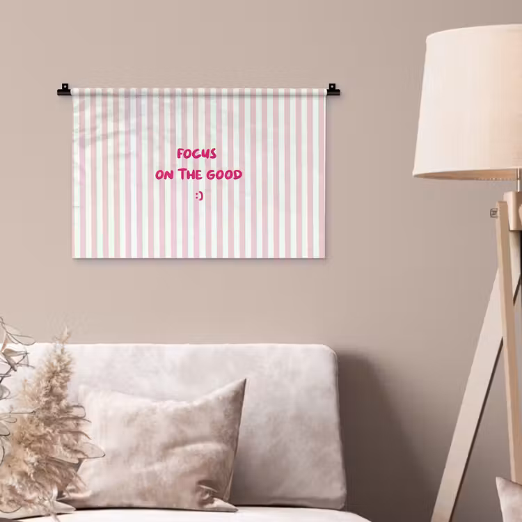 Wandkleed - Focus on the good - Strepen - Roze - Smiley — 2
