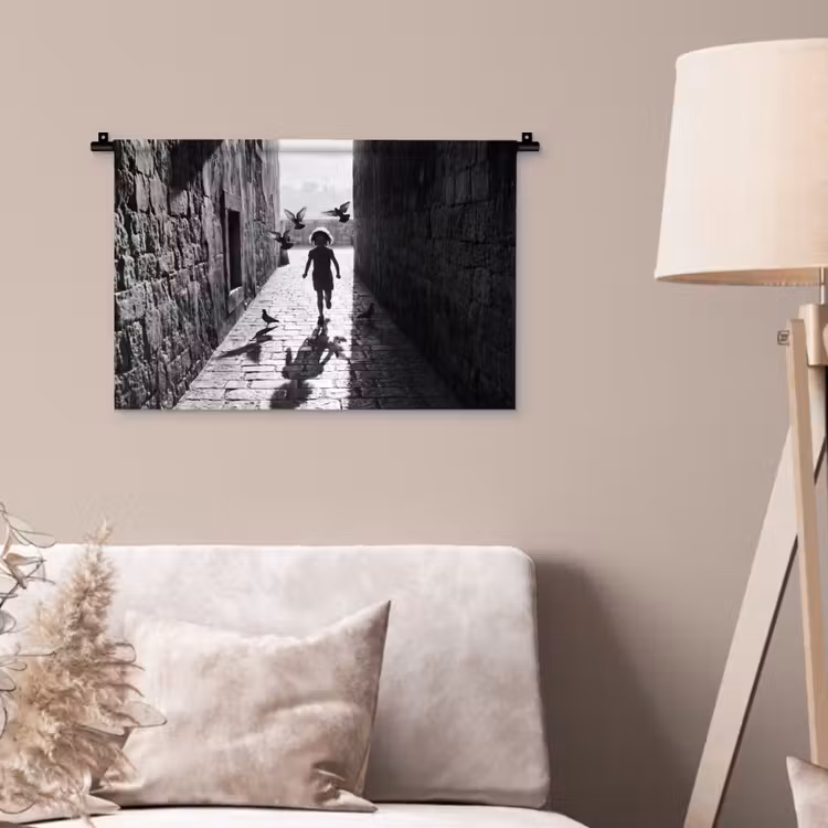 Wandkleed - Kind - Vogel - Straat - Zwart-wit - Spelen — 2
