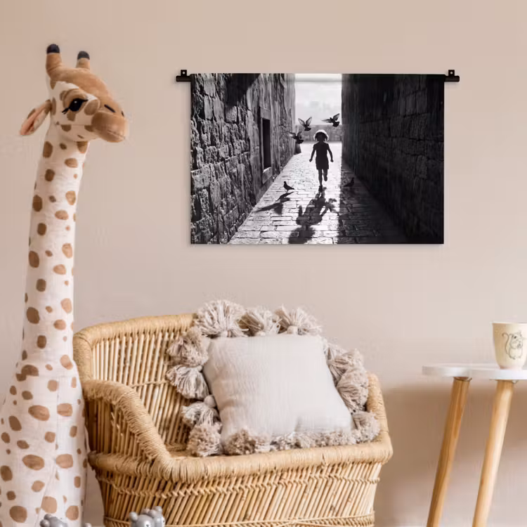 Wandkleed - Kind - Vogel - Straat - Zwart-wit - Spelen — 5