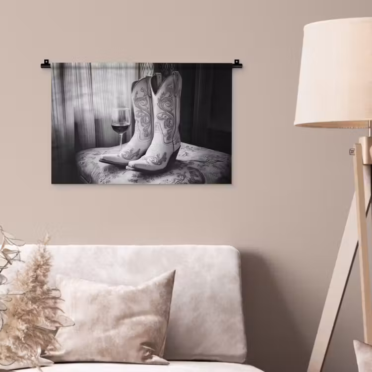 Wandkleed - Wijn - Cowboylaarzen - Raamlicht - Wit — 2