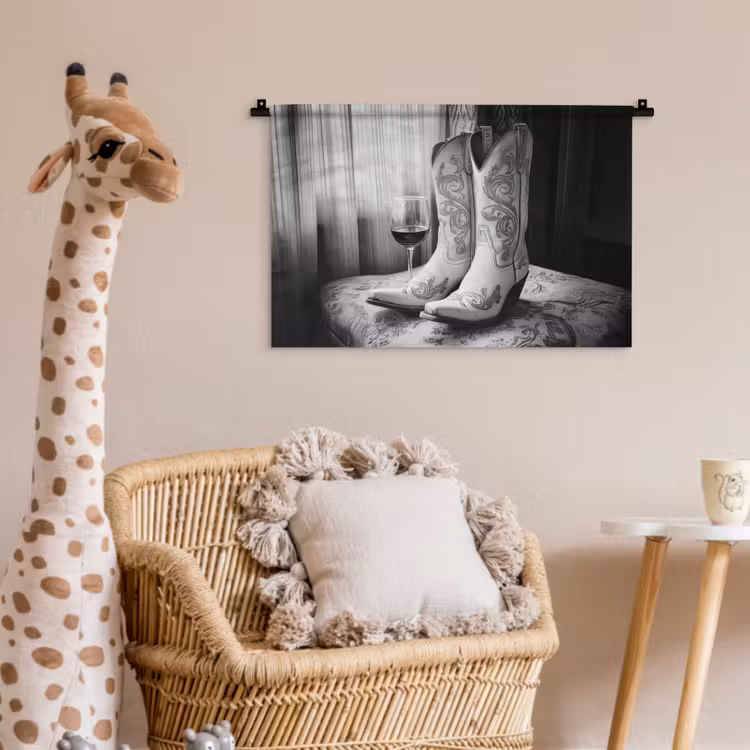 Wandkleed - Wijn - Cowboylaarzen - Raamlicht - Wit — 5