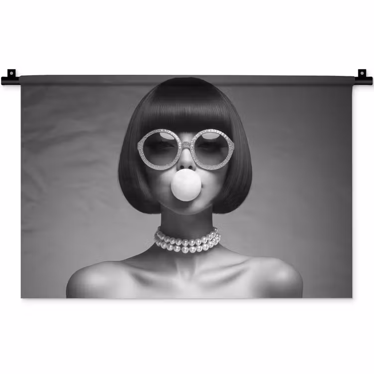 Wandkleed - Vrouw - Zwart Wit - Ketting - Zonnebril — 1