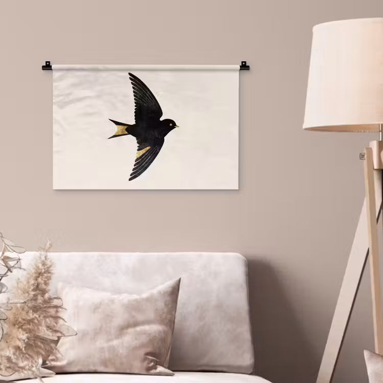 Wandkleed - Zwarte zwaluw - Gouden accenten - Lichte achtergrond — 2