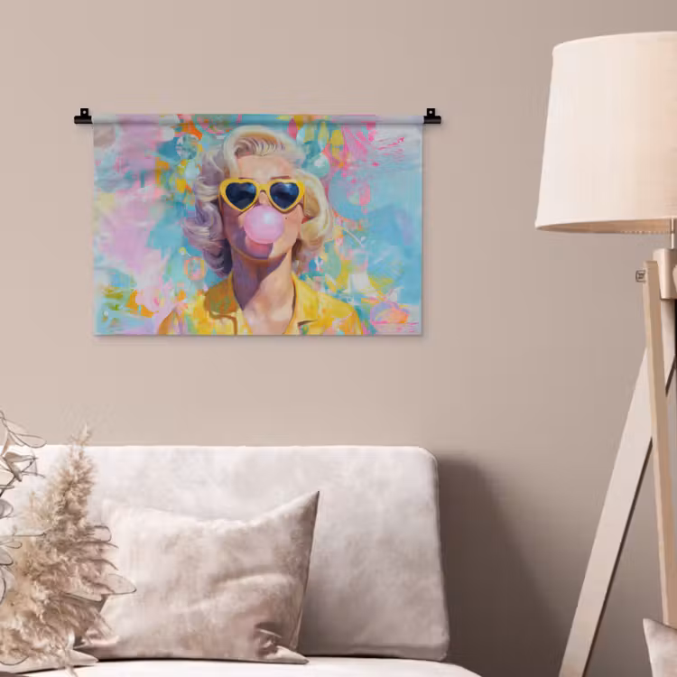Wandkleed - Vrouw - Blond - Roze kauwgom - Kleurrijk - Pastel — 2
