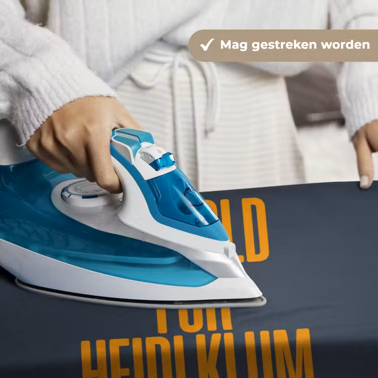 Wandkleed - Too old for heidi klum - Geel - Blauw — 6