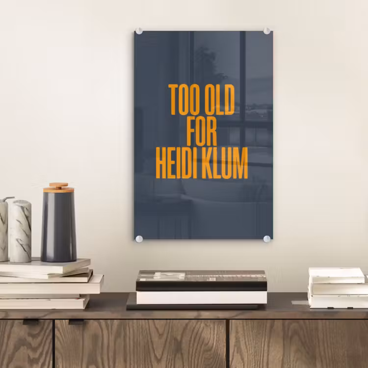 Glas schilderij - Too old for heidi klum - Geel - Blauw — 2