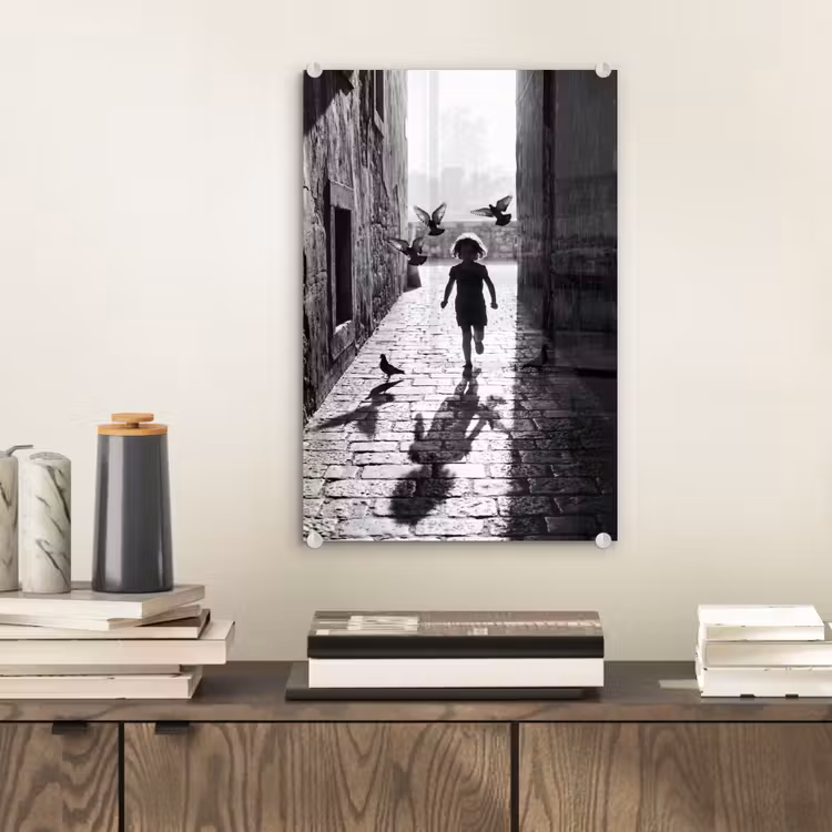 Glas schilderij - Kind - Vogel - Straat - Zwart-wit - Spelen — 2