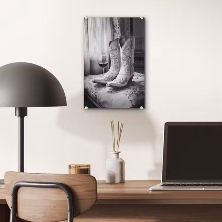 Glas schilderij - Wijn - Cowboylaarzen - Raamlicht - Wit — 7
