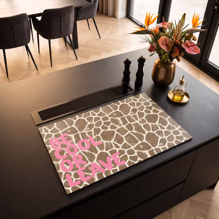 Inductie beschermer - Tekst - Be cool or leave - Roze - Giraffenprint — 3