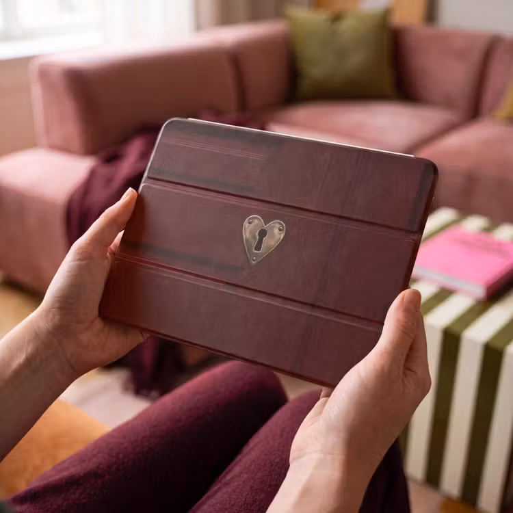 iPad hoes - Bordeaux - Sleutelplaat - Hout - Deur — 3