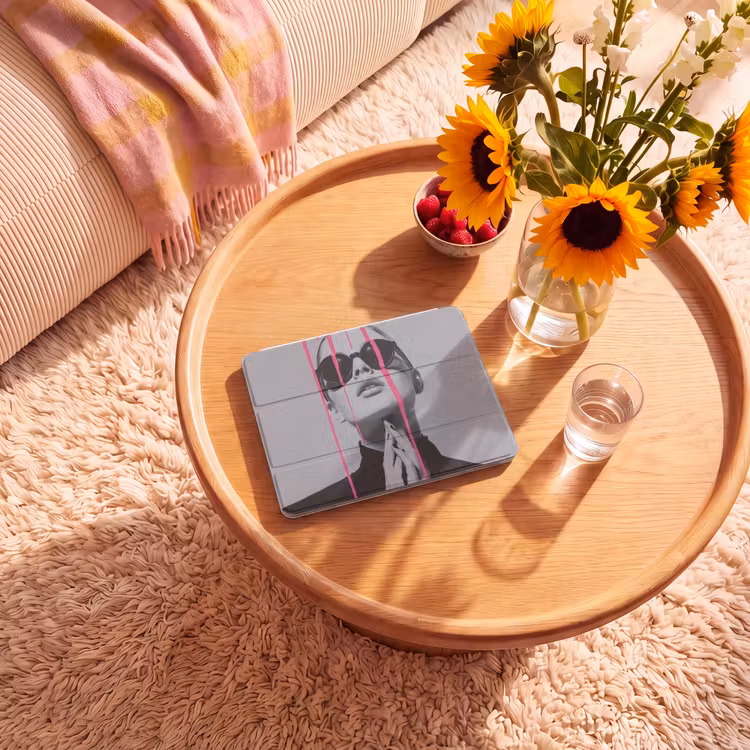 iPad hoes - Portret - Vrouw - Zonnebril - Verfdruppels — 2