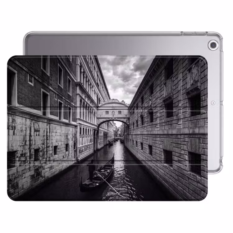 iPad hoes - Boot - Waterweg - Stad - Zwart-wit - Architectuur — 1