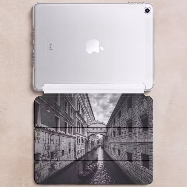iPad hoes - Boot - Waterweg - Stad - Zwart-wit - Architectuur — 6