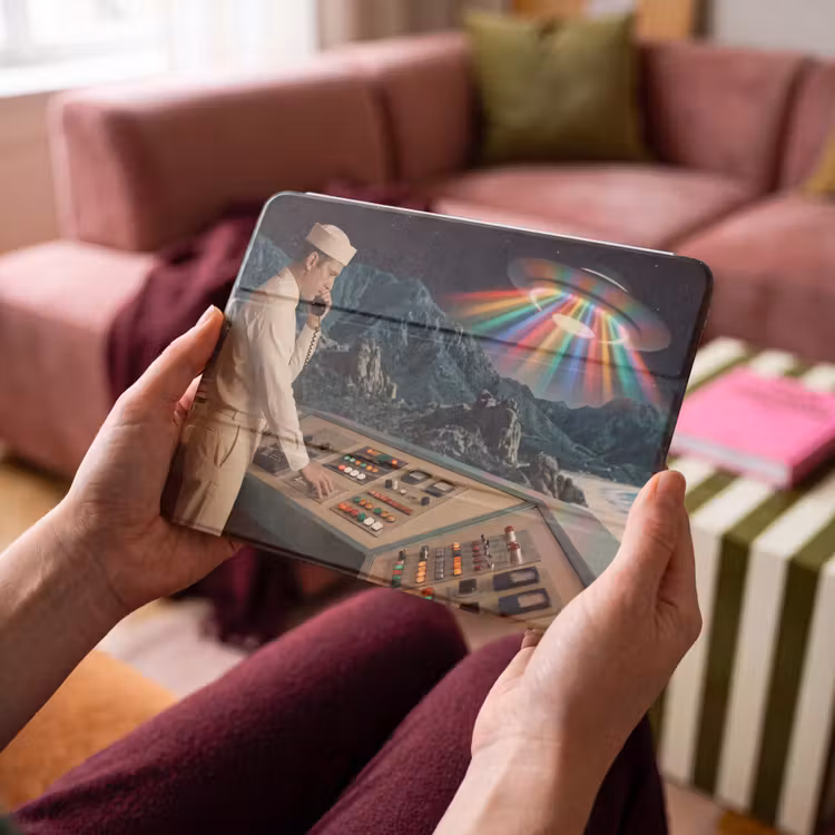 iPad hoes - Man - Controlekamer - Strand — 3