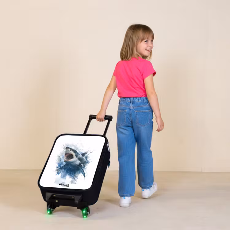 Kinderkoffers met naam - Aanvallende haai in waterverf — 2
