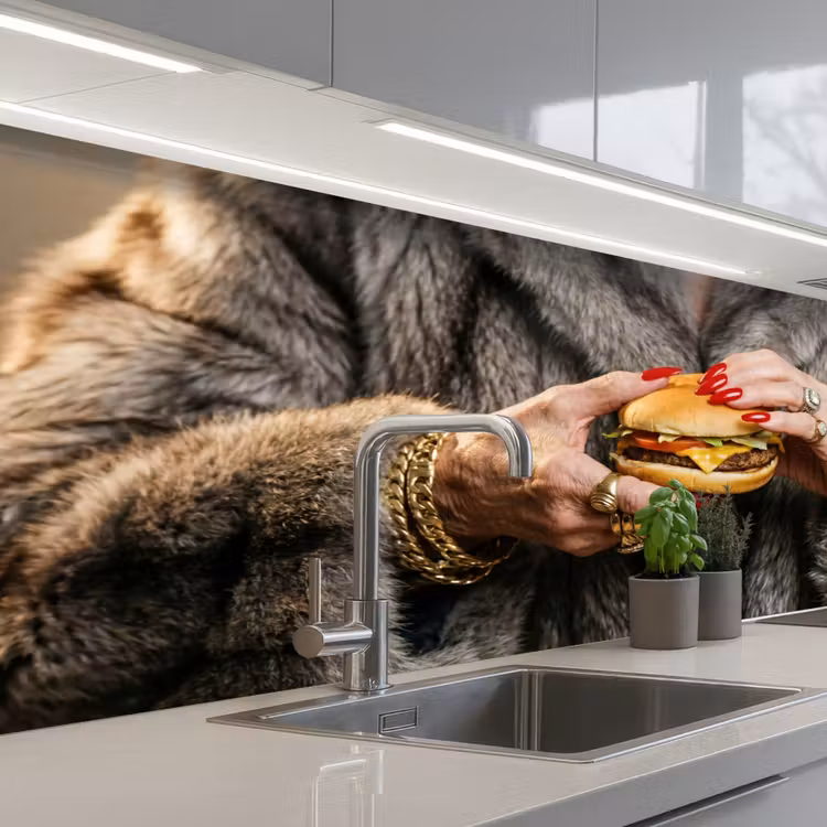 Keuken achterwand - Vrouw - Hamburger - Bontjas — 2