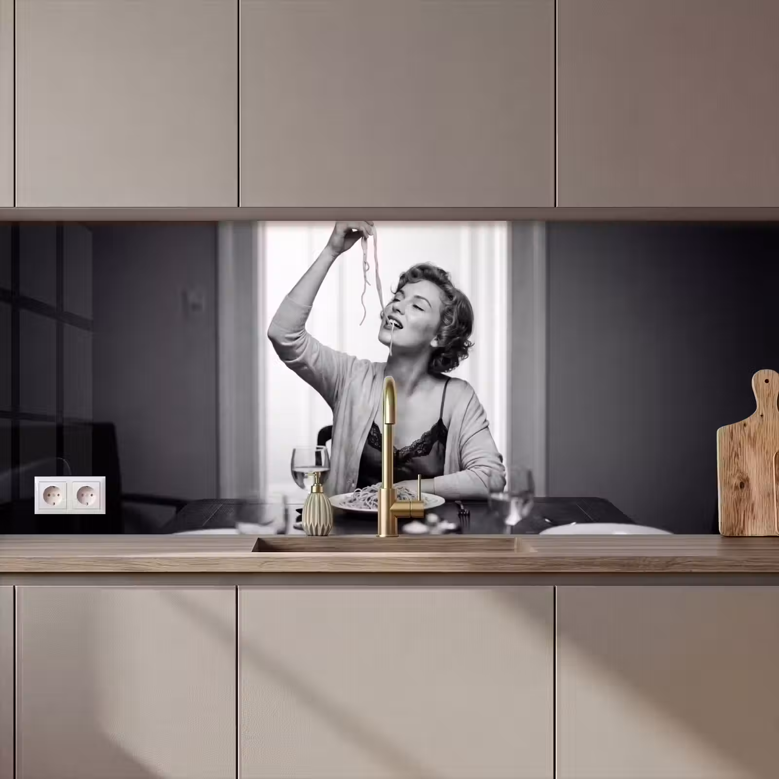 Keuken achterwand - Vrouw - Spaghetti - Zwart - Wit — 1