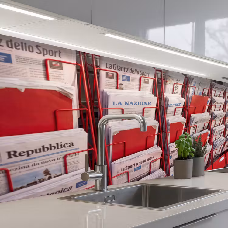 Keuken achterwand - Kranten - Rek - Stedelijk - Dagelijks leven - Rood — 2