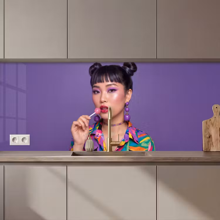 Keuken achterwand - Vrouw - Portret - Make-up - Paars - Levendig — 1