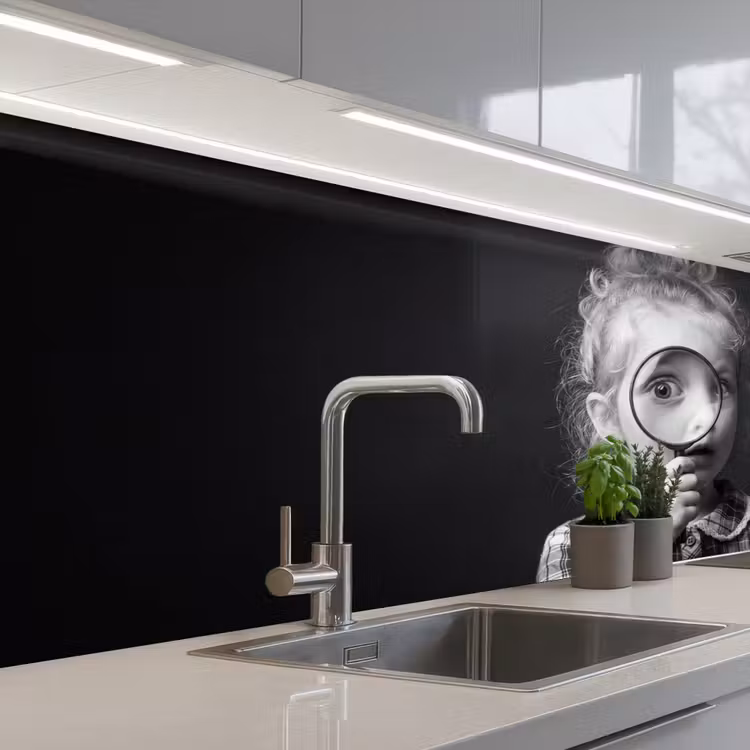 Keuken achterwand - Kind - Vergrootglas - Portret - Zwart-wit — 2