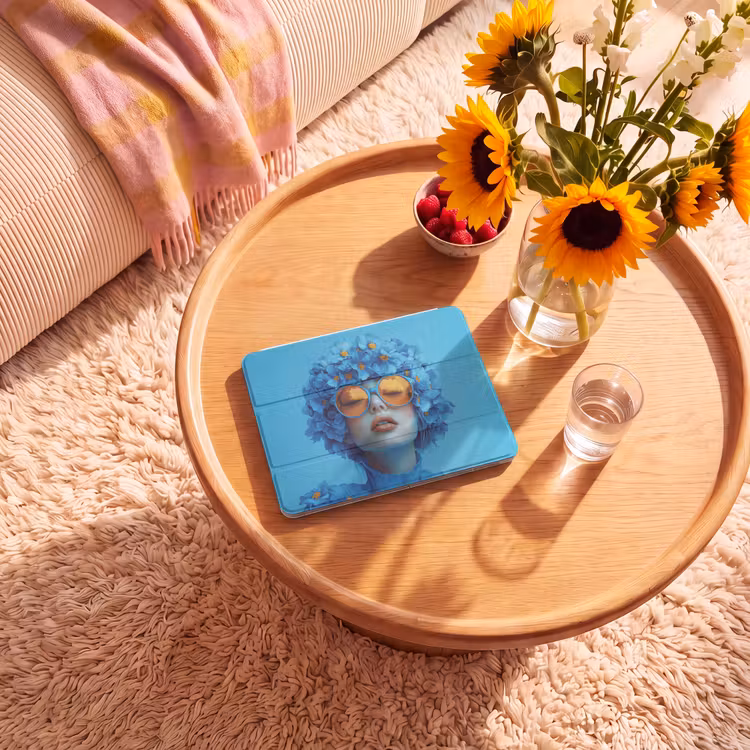 iPad hoes - Vrouw - Bloem - Blauw - Modern - Bril - Portret — 2