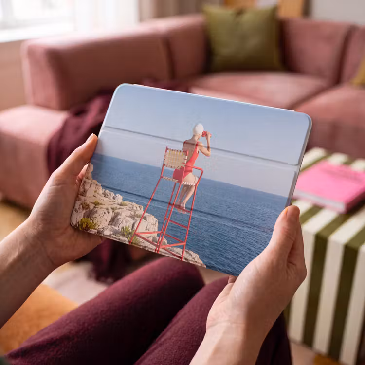 iPad hoes - Vrouw - Zee - Kust - Verrekijker - Rood — 3